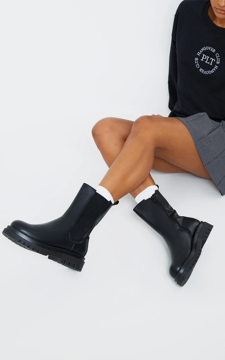 Prettylittlething Black PU Calf High Vamp Chelsea Boots Black 2 Prettylittlething Black PU Calf High Vamp Chelsea Boots Black - Image 2
