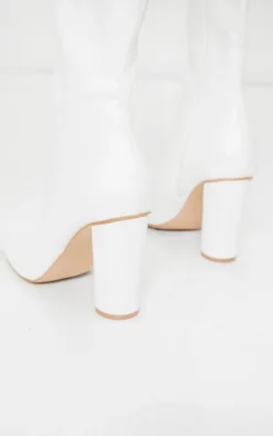 Prettylittlething White Round Block Heel Knee High Boots White -Pretty Soles Shop e89508f3a30f63b92939c1e97f13737fb3153379 cmg4965 4